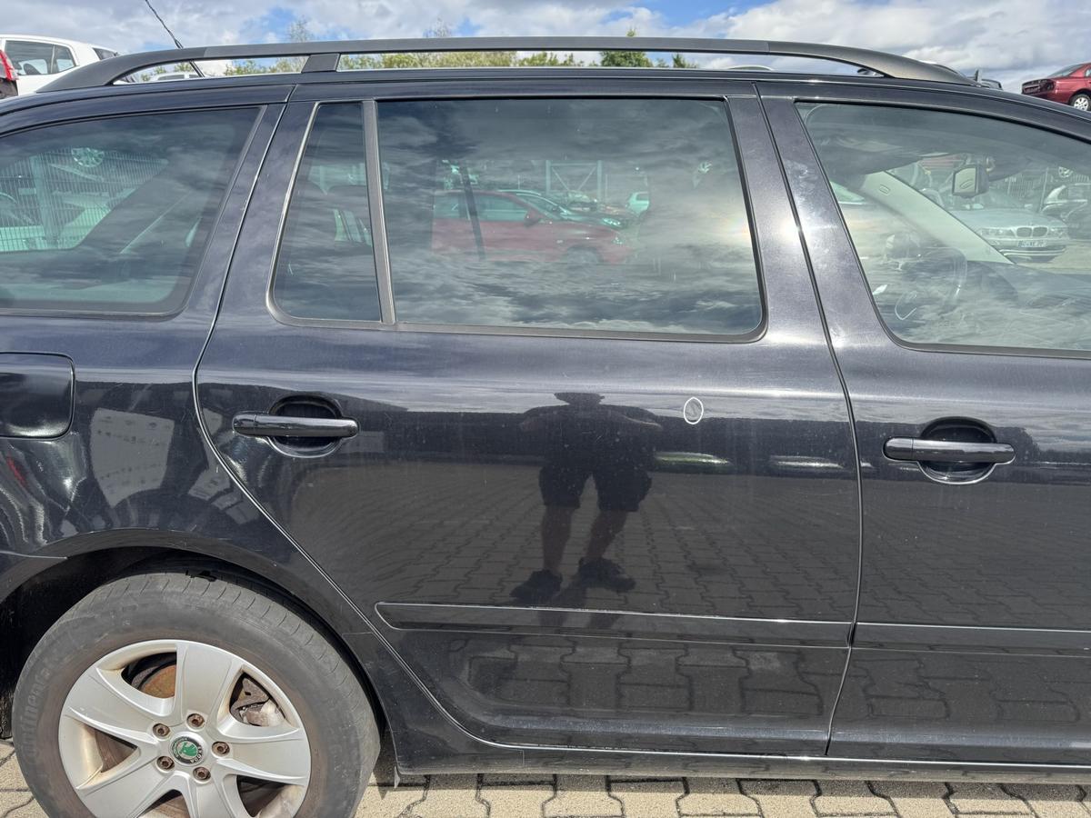 Skoda Octavia 2 original T&uuml;r hinten rechts 9910 Schwarzmetallic Kombi Rohbau Bj.2009